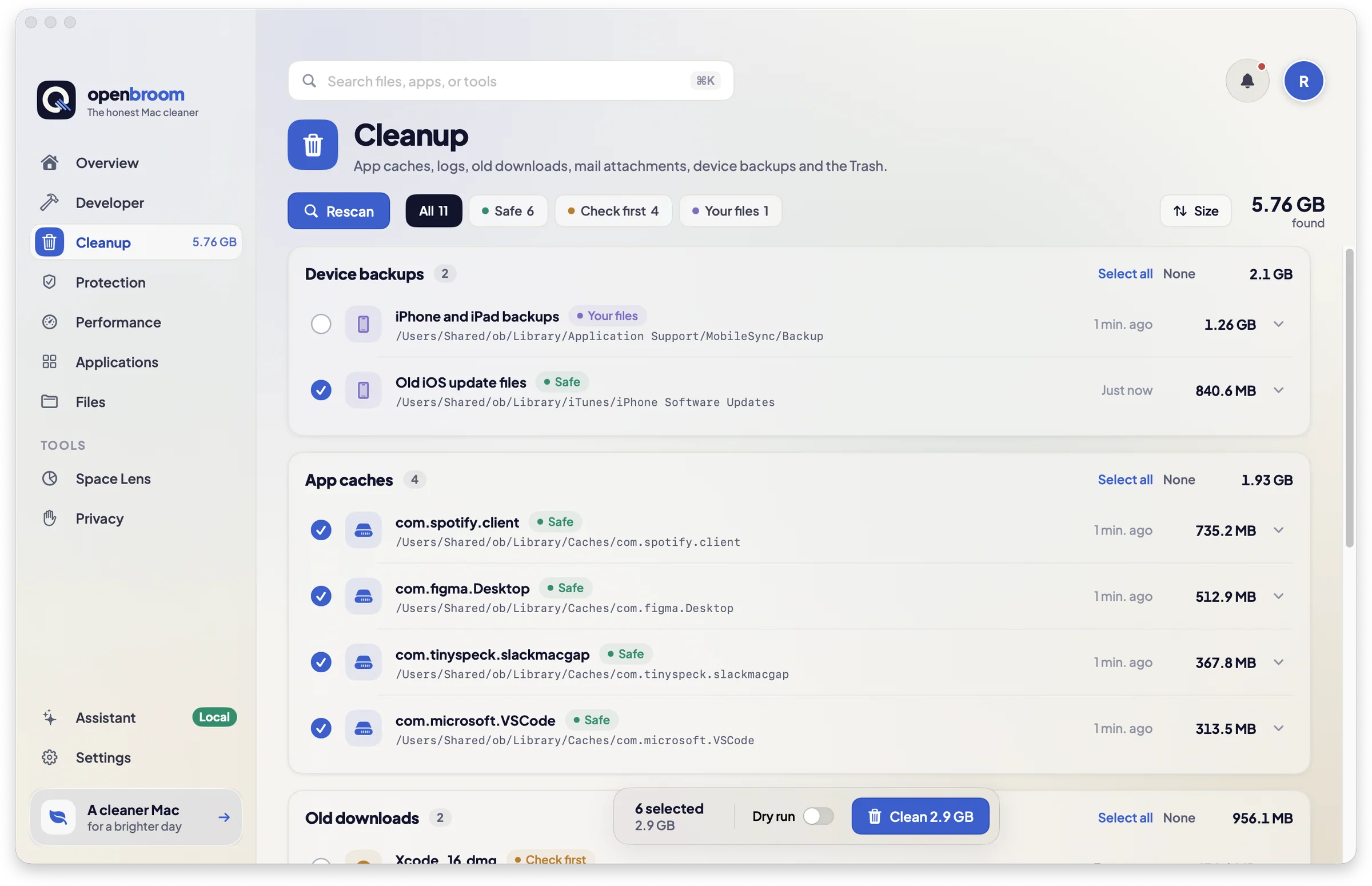 Cleanup screen listing app caches, logs, old downloads and device backups